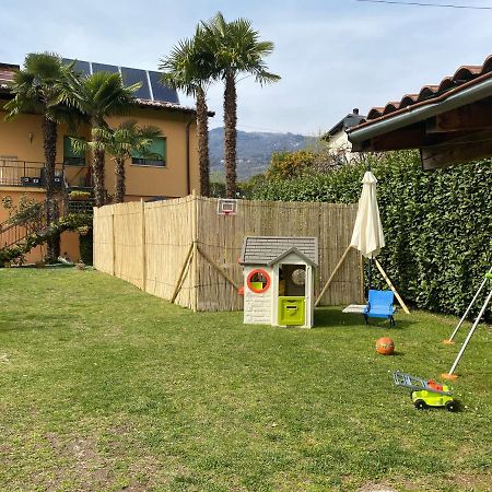 Casa Vacanza Veronica Con Giardino 韦尔巴尼亚 外观 照片