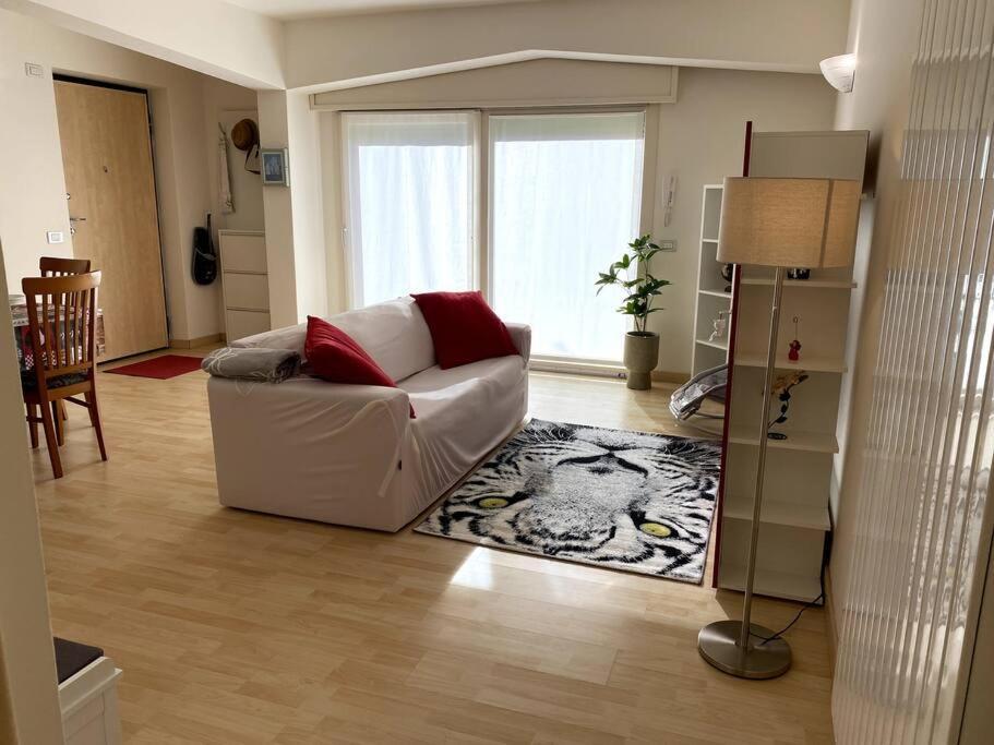 Casa Vacanza Veronica Con Giardino 韦尔巴尼亚 外观 照片