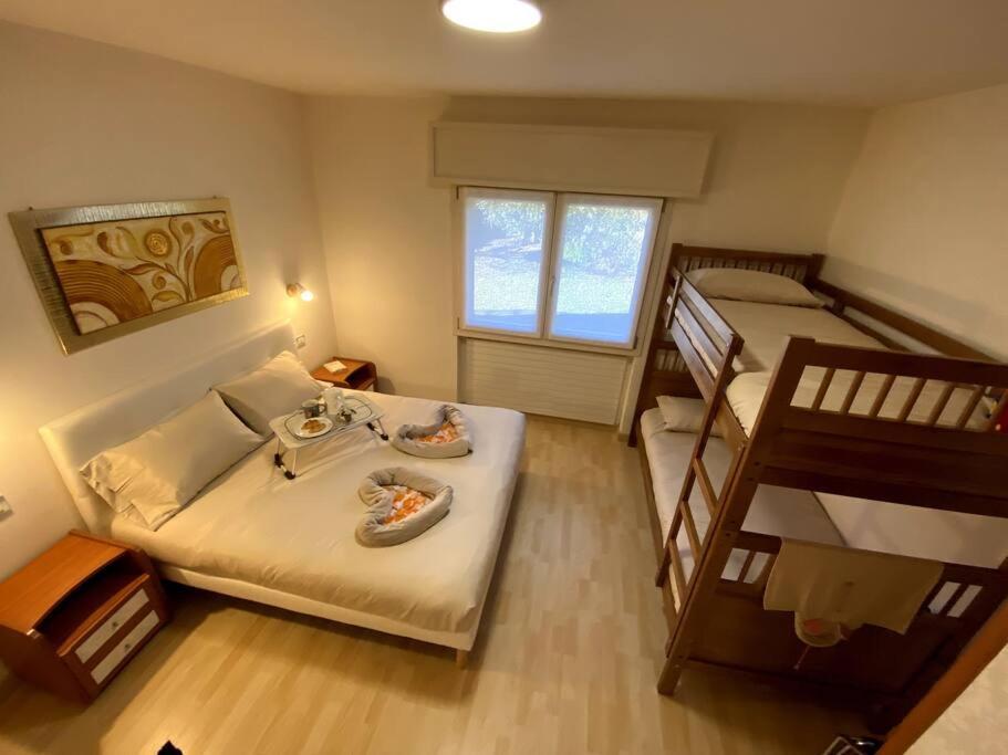 Casa Vacanza Veronica Con Giardino 韦尔巴尼亚 外观 照片
